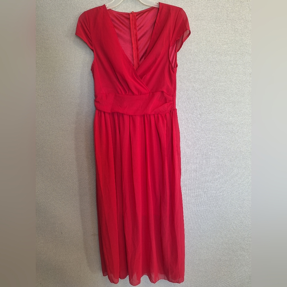 Beautiful Sleeveless RED dress - SZ Small- NWOT- $20